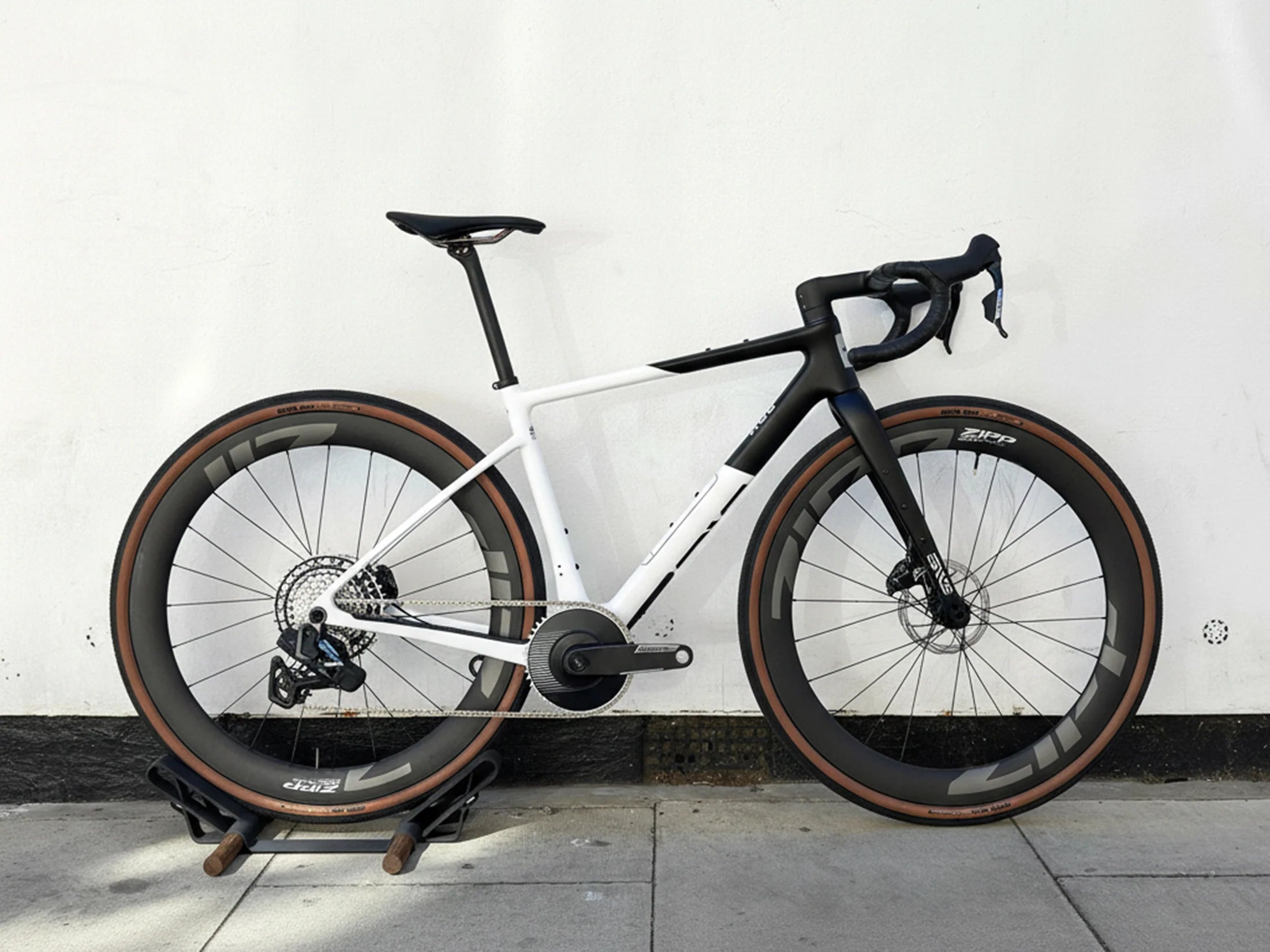 MOG - Aspen White/Black