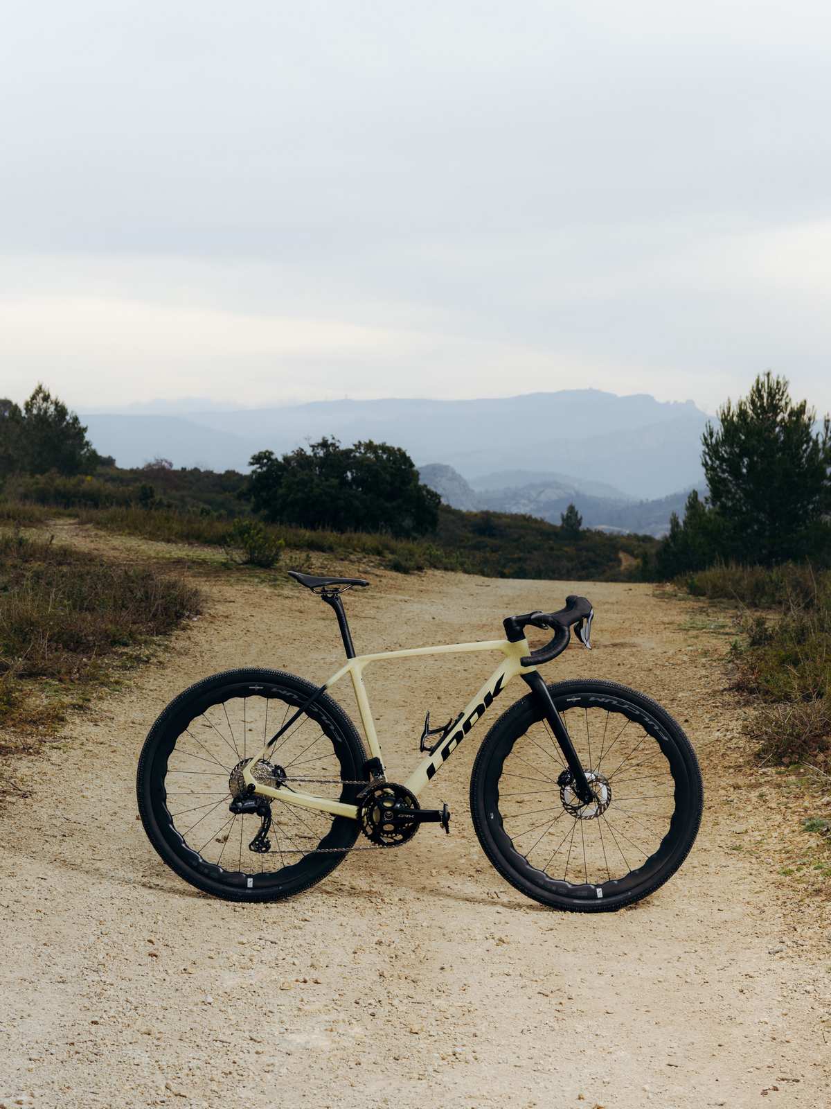 G85 Cezal - Speckeld Sand/Black