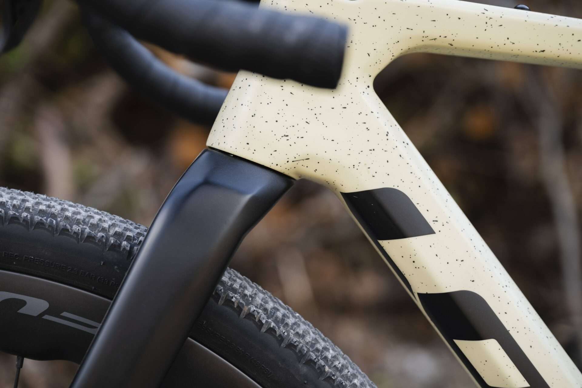 G85 Cezal - Speckeld Sand/Black